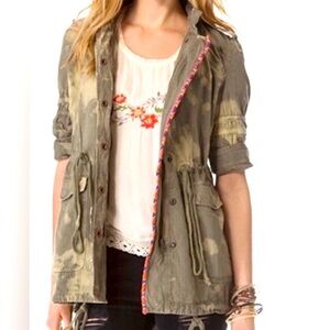 Free People camouflage jacket. I wear it a couple times great condition